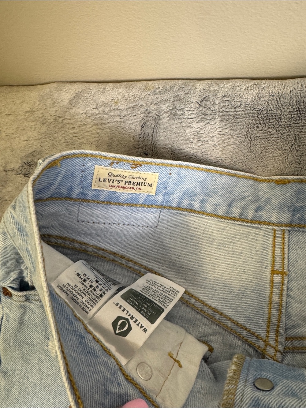 Levi's Premium 501 Original High Rise Shorts-  Ojai Frost Light Wash - Size 26 - Picture 2 of 4